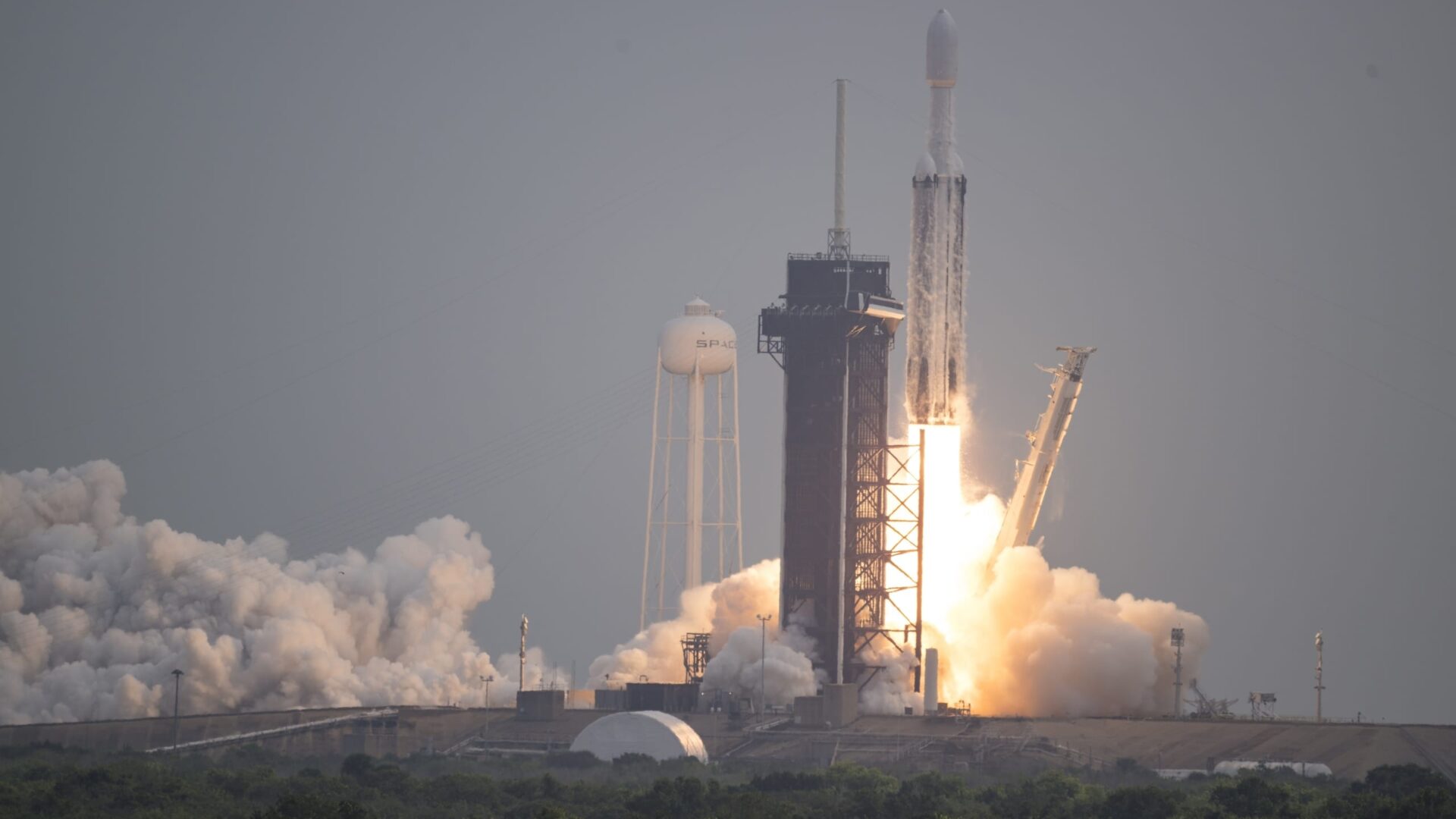 NASA’s Psyche spacecraft launched in October 2023 on a SpaceX Falcon Heavy rocket from the Kennedy Space Center in Florida. (Credit: NASA/Aubrey Gemignani)