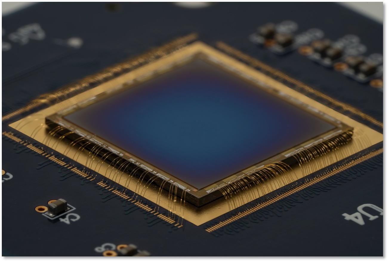 a photo of an integrated circuit package